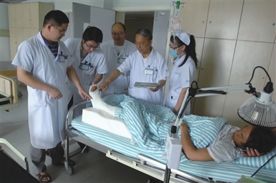 骨科医生裔式坤的一天